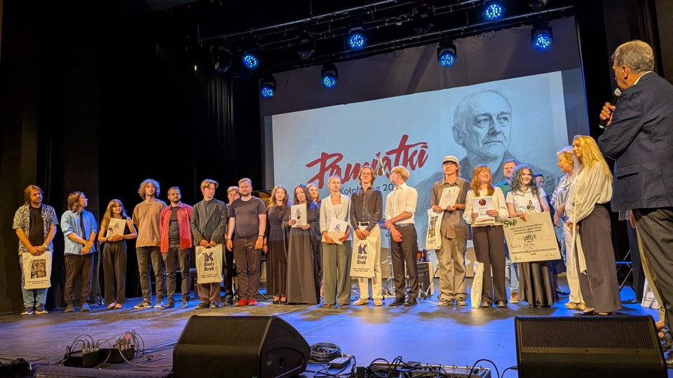 08:59 Karolina Jasińska z nagrodą główną VII Przeglądu Twórczości Przemysława Gintrowskiego „Pamiątki”