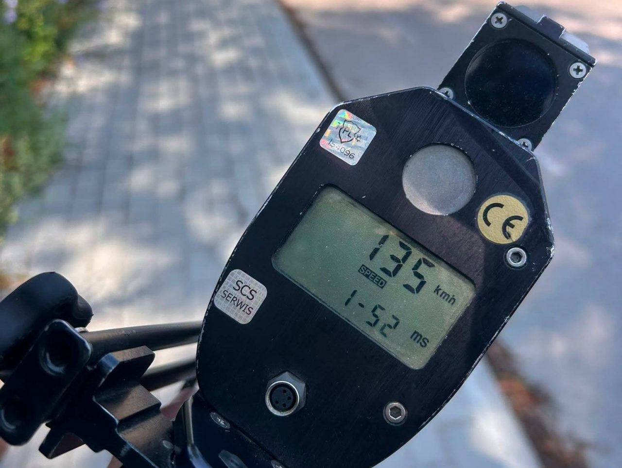 135 km/h w obszarze zabudowanym. Kierowca BMW stracił prawo jazdy