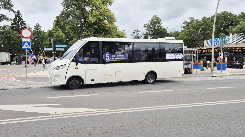 14:33 Duże zainteresowanie transportem publicznym w Mielnie
