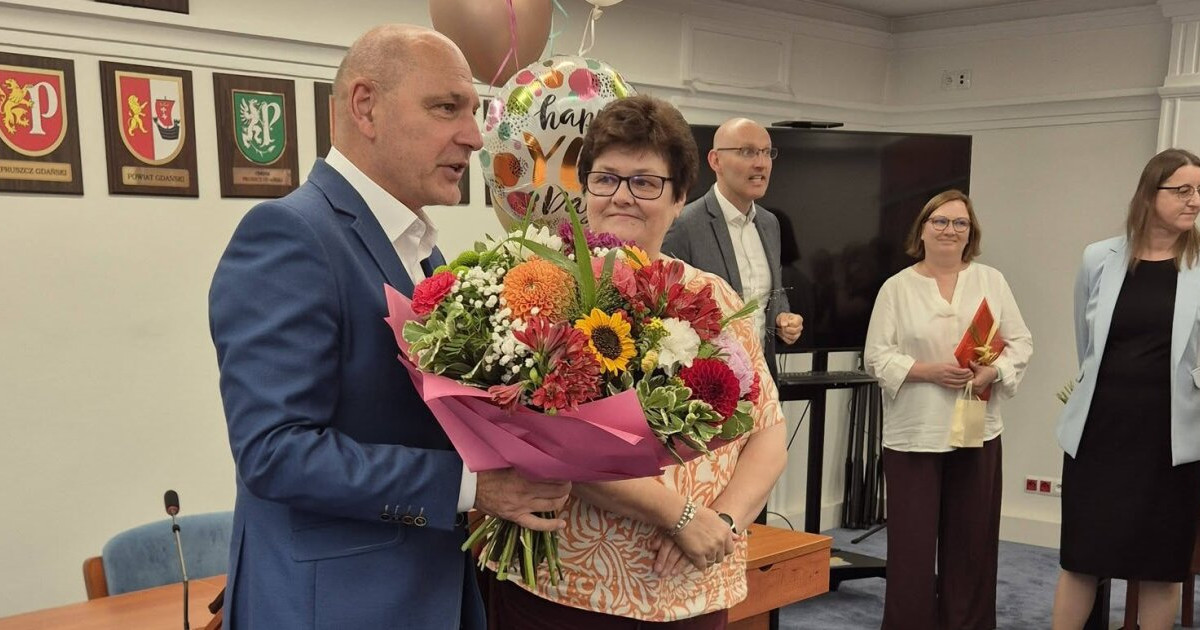 •16:25 23 lata pracy dla powiatu gdańskiego. Sylwia Świątek przeszła na emeryturę