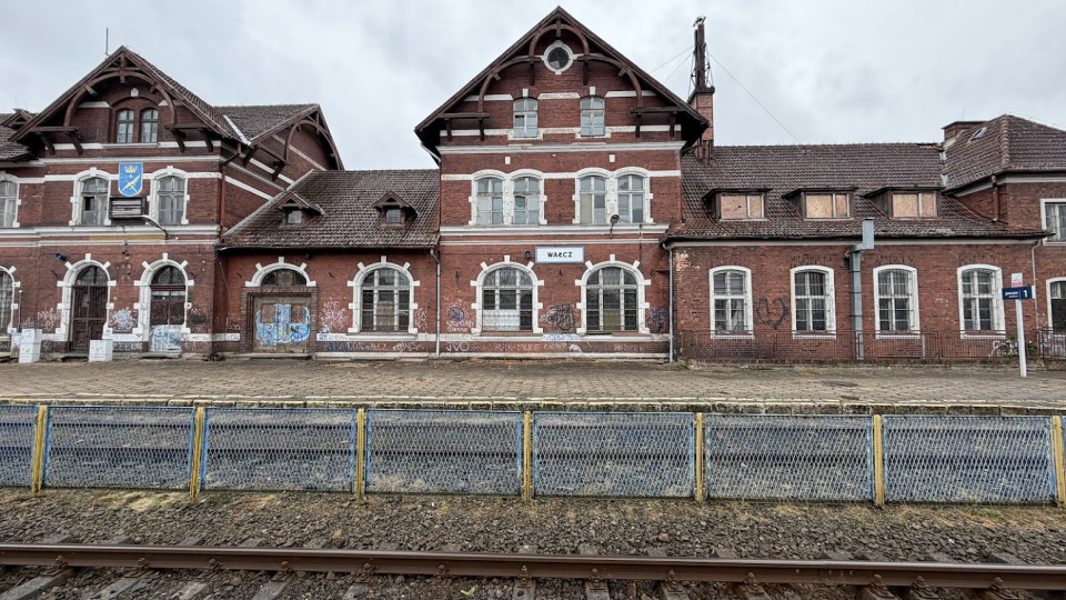17:24 Remont dworca kolejowego w Wałczu coraz bliżej. Podpisano umowę na projekt modernizacji