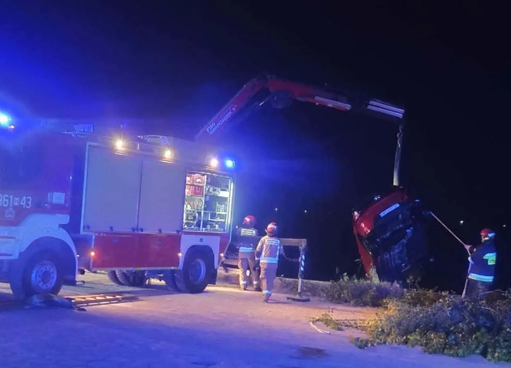 19-latka wjechała autem do Wisły. Wewnątrz była jeszcze jej 18-letnia pasażerka