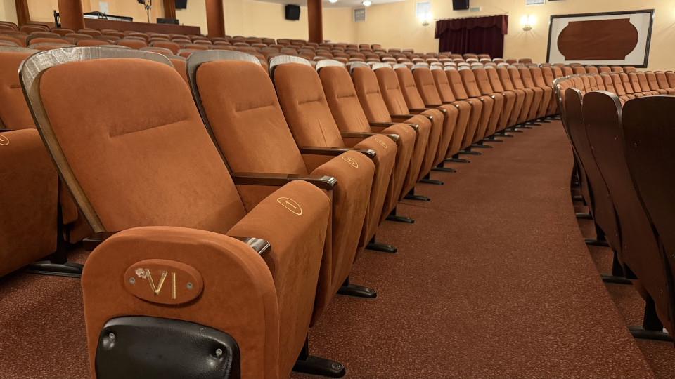 19:37 Fotele z pilskiego RCK szukają nowych właścicieli. Można urządzić własne kino