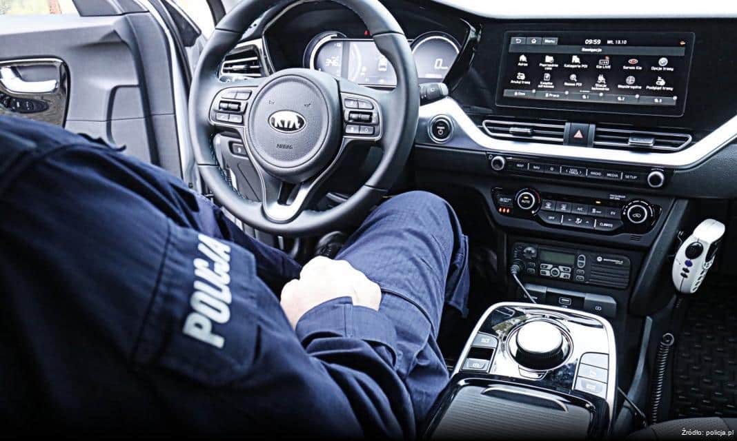 24-latek zatrzymany za jazdę bez uprawnień, z narkotykami i amunicją