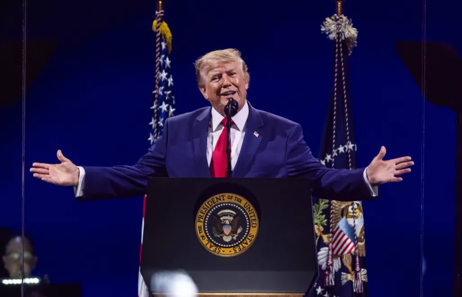 250-lecie USA. Trump musiał poczekać z przemówieniem. Był też telefon od Putina