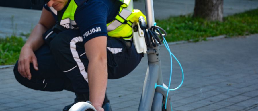 26-latek na hulajnodze elektrycznej najechał na jadącego z naprzeciwka 12-letniego rowerzystę