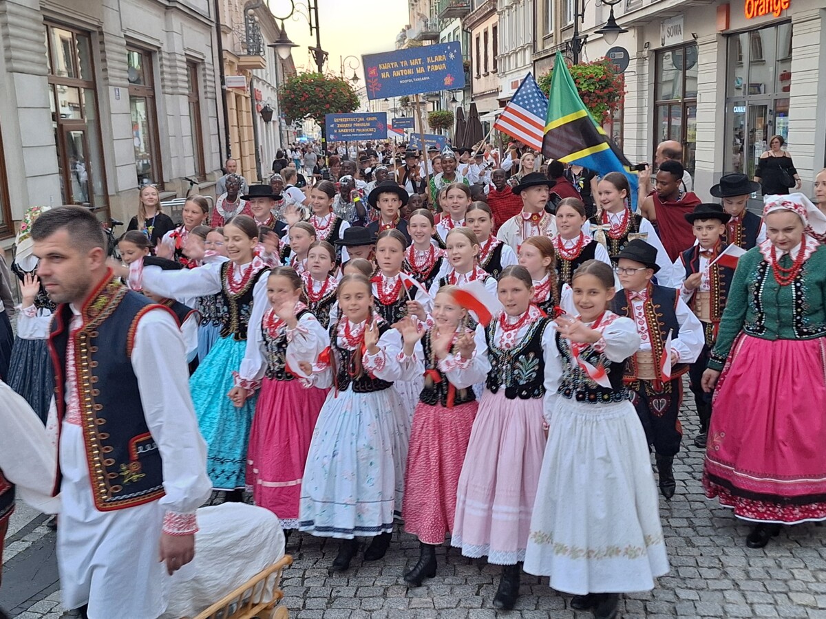 33. Święto Dzieci Gór w Nowym Sączu. Ulicami miasta przejdzie barwny korowód. Będą utrudnienia w ruchu drogowym
