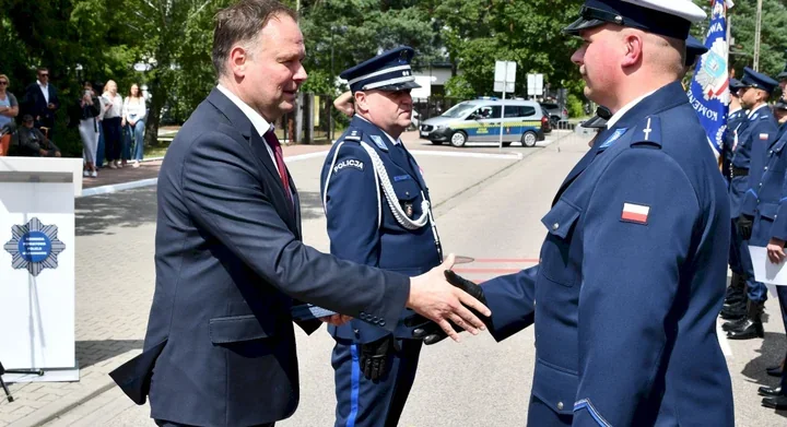38 awansów i 52 wyróżnienia. Policjanci z powiatu świętowali
