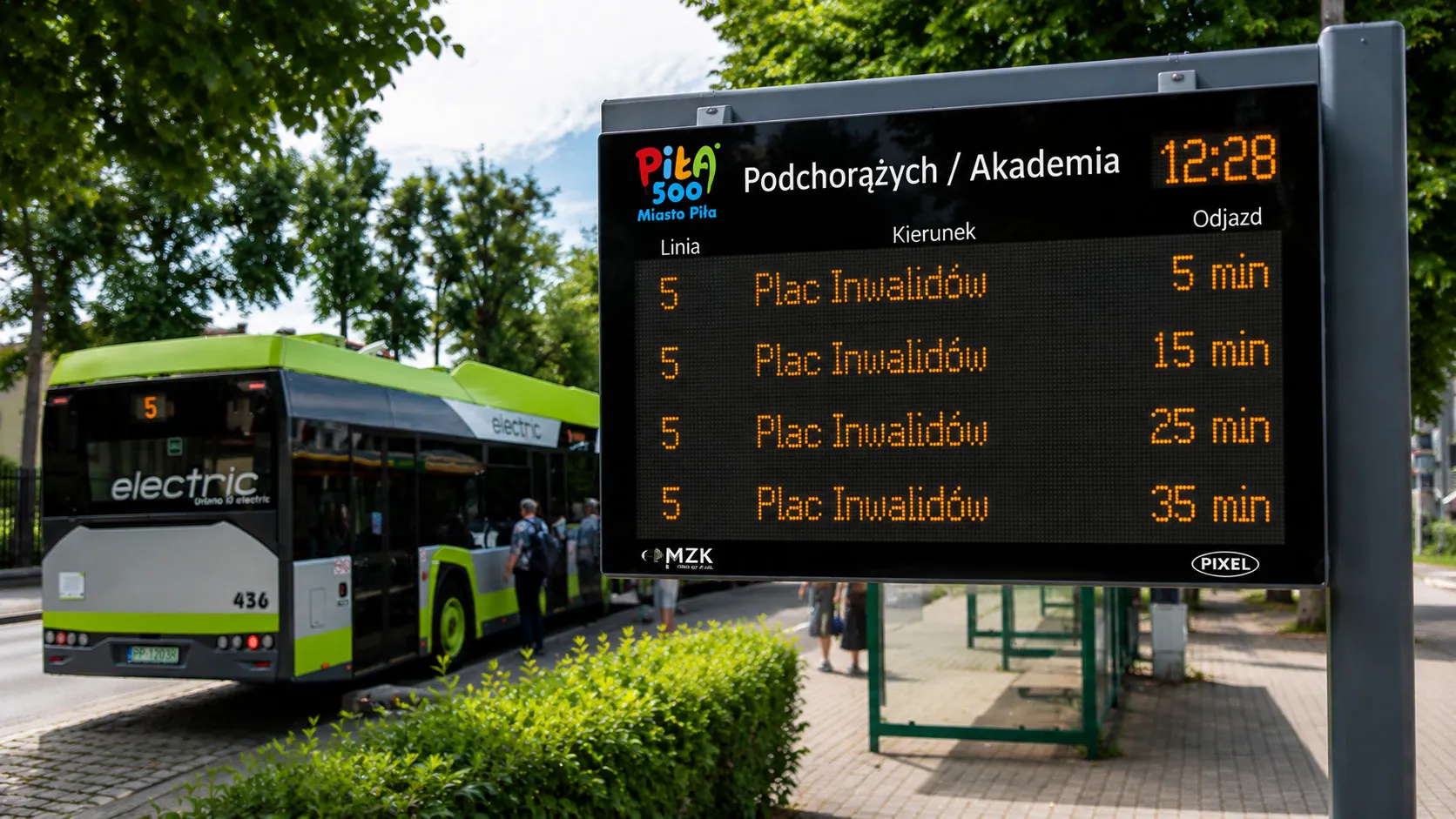 45 inteligentnych tablic działa już w Pile. Nie tylko pokazują czas przyjazdu autobusów