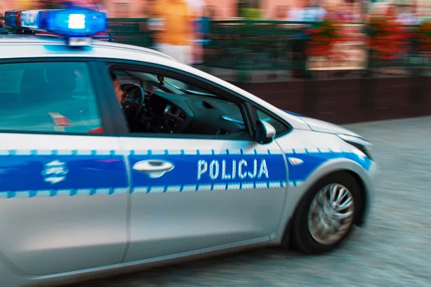 46-latek rozbił policyjny bank. Zaczęło się od ucieczki, a potem było tylko gorzej
