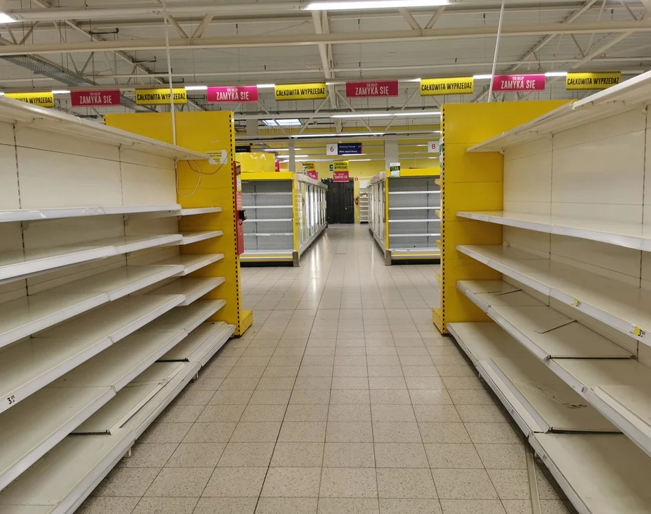 6 lat temu zamknął się jeden z największych marketów w Łowiczu. Tak wyglądał jego ostatni dzień
