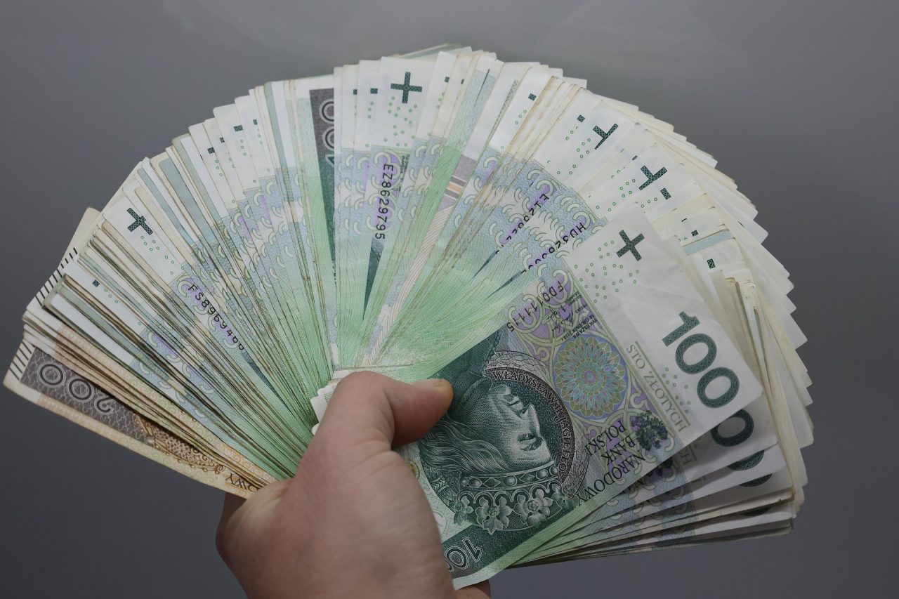 75-latka uwierzyła fałszywemu maklerowi. Straciła 140 tys. zł