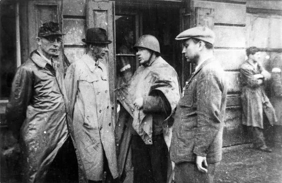 82 lata temu dowódca AK gen. T. Komorowski Bór wydał decyzję o rozpoczęciu powstania w Warszawie