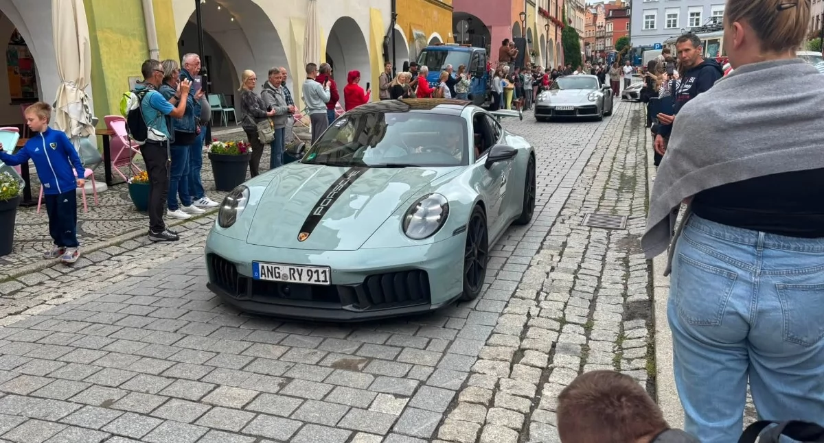 85 załóg Porsche wyruszyło z Jeleniej Góry w europejską trasę