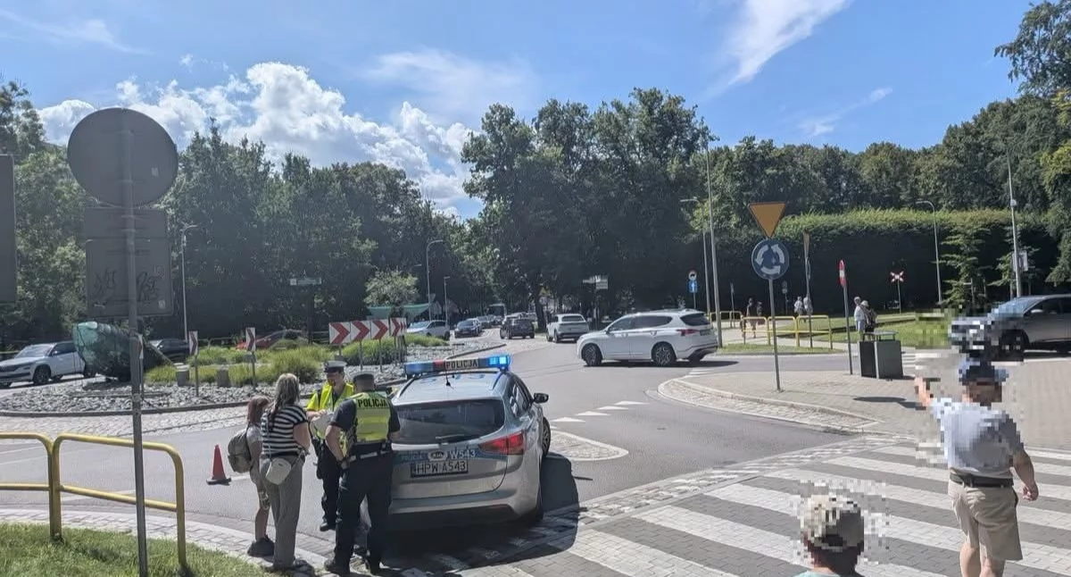 9-latka straciła z oczu rodzinę. Pomogli p…