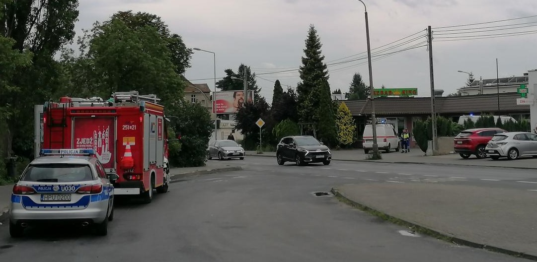 Akcja służb na Dębcu. W opuszczonej restauracji ulatniał się gaz. To przez złomiarzy?