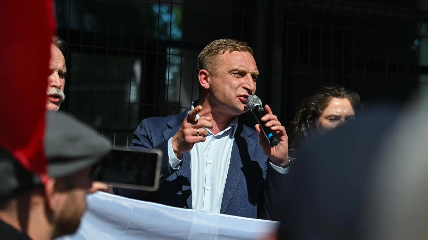 Akt oskarżenia przeciwko Bąkiewiczowi. Chodzi o nawoływanie do "usunięcia przemocą" premiera