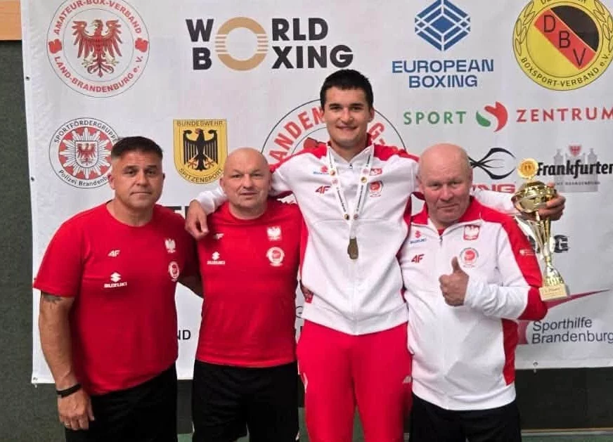 Aleksander Sikora podbił Niemcy. Bokser z Sanoka ze złotem Pucharu Brandenburgii