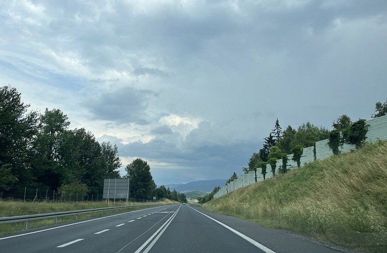 Alert RCB i ostrzeżenie 2. stopnia! Nad Powiat Żywiecki nadciągają gwałtowne burze. Wiatr nawet do 100 km/h i grad