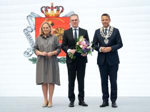 Andrzej Poczobut osobiście odebrał tytuł Honorowego Obywatela Warszawy z 2024 r. podczas uroczystej Sesji Rady m.st. Warszawy