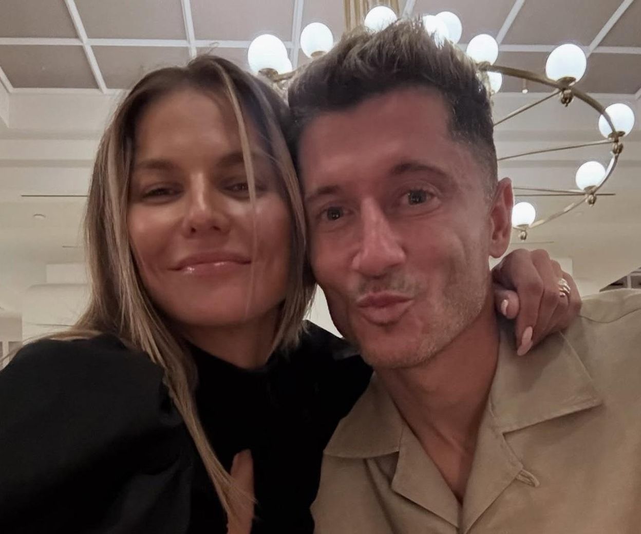 Anna Lewandowska odpowiada na krytykę internautów. Żona piłkarza tłumaczy nieobecność w Chicago