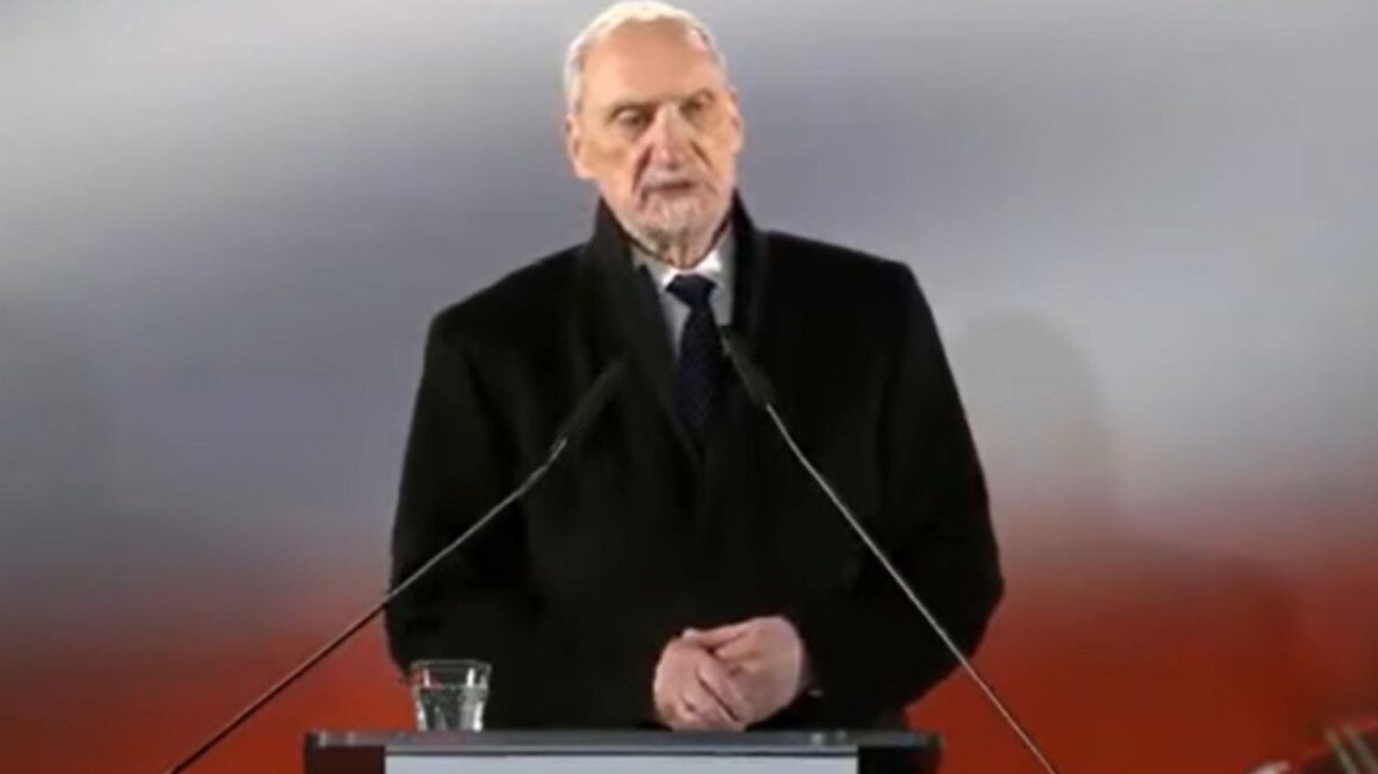 Antoni Macierewicz oskarżony za słowa o agentach