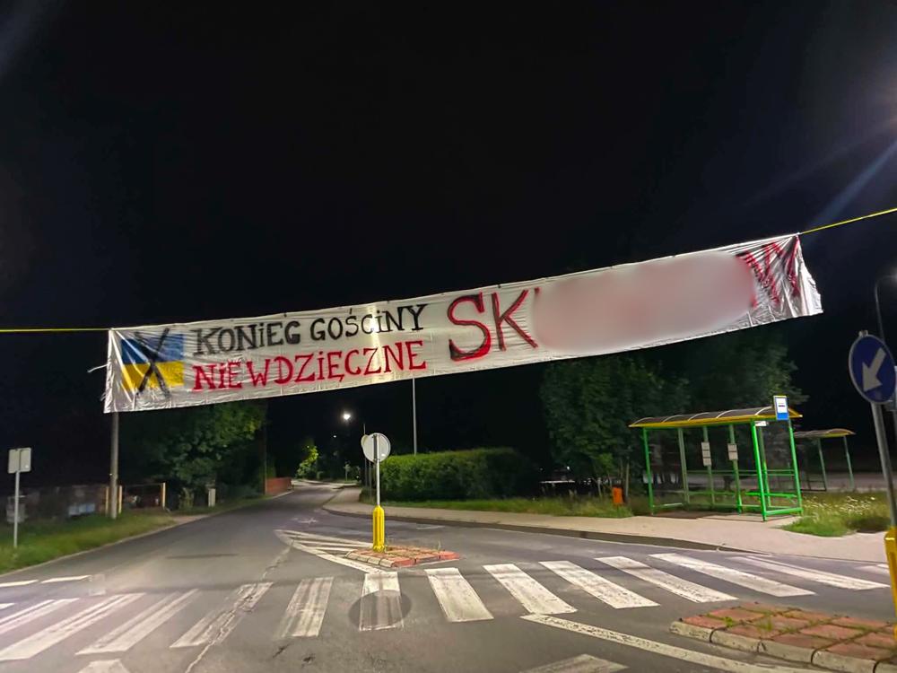Antyukraińskie banery w Owińskach. Policja wyjaśnia sprawę
