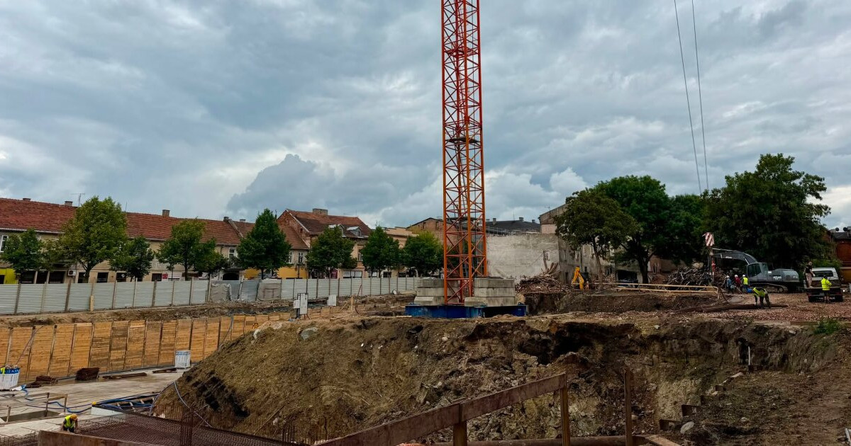Archeolodzy zeszli z budowy. Wielka inwestycja w centrum nabiera tempa