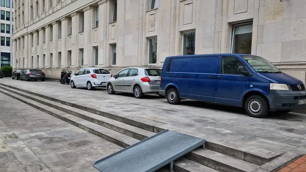 Parkowanie przy Ministerstwie Rolnictwa