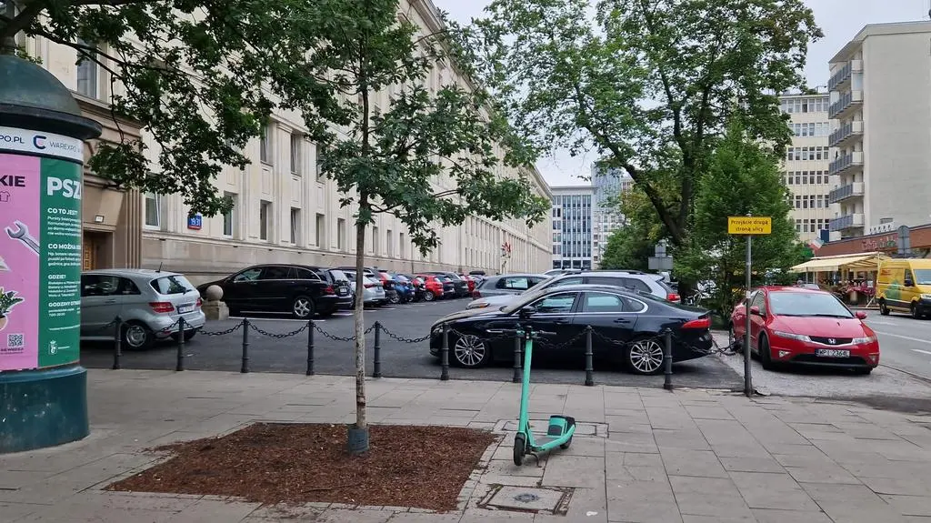 Parkowanie przy Ministerstwie Rolnictwa