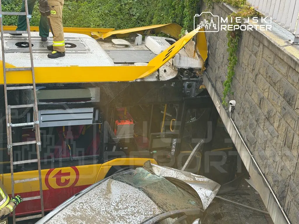 Wypadek autobusu miejskiego w Warszawie