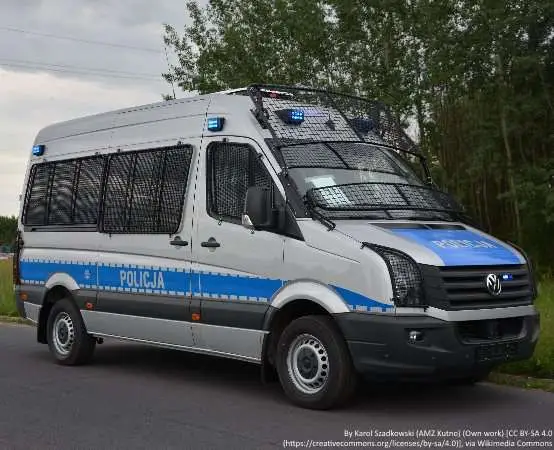 Awantura domowa w Kruszwicy. 47-latek trafił do celi za znieważenie policjanta