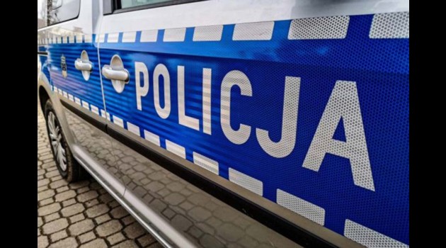 Awantura sąsiedzka w Błoniu. Kobieta odpowie za atak na policjanta