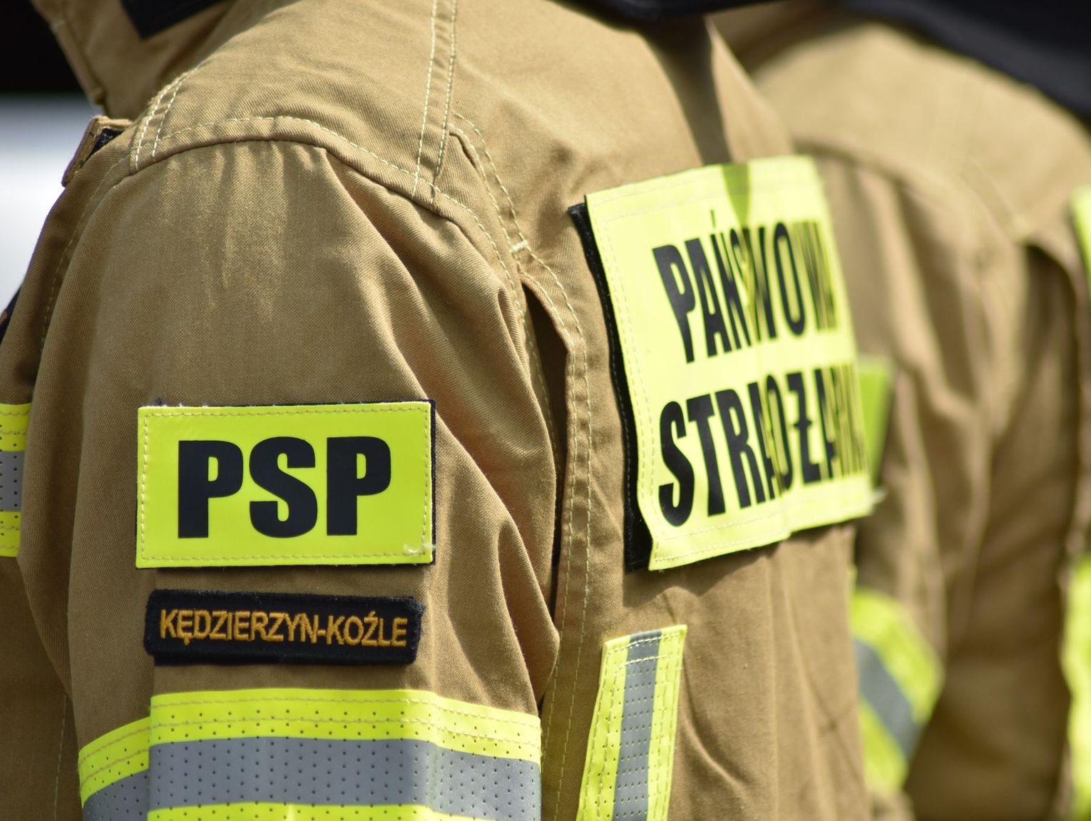 Awaria gazociągu przy DW 408. Strażacy zabezpieczali miejsce zdarzenia