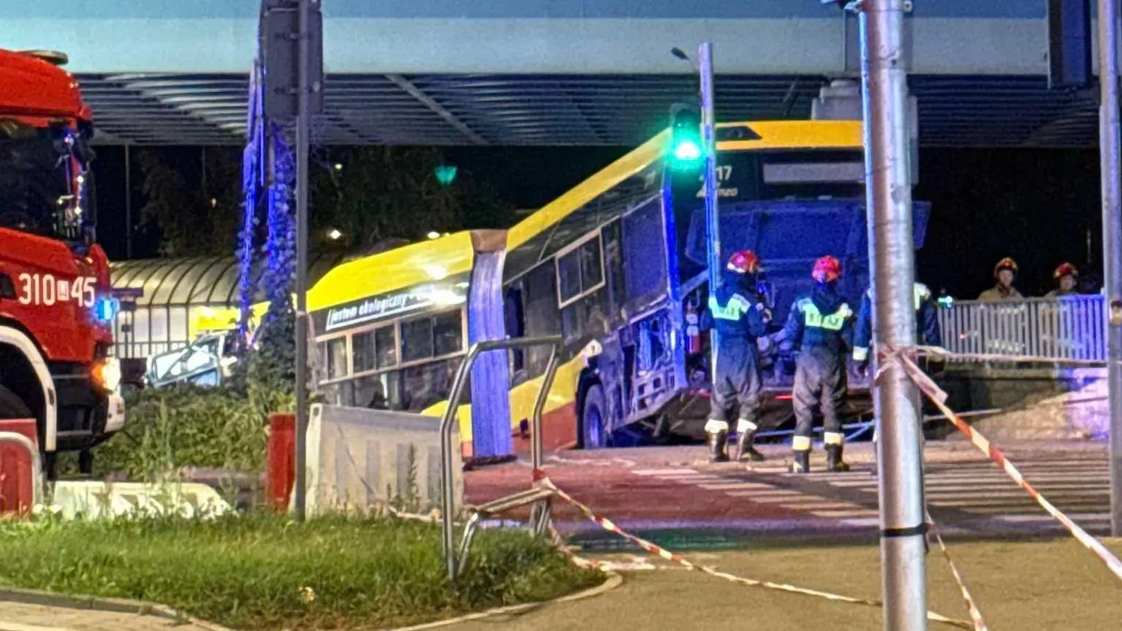 Awaria "nadajnika pedału przyspieszania". Nieoficjalne przyczyny wypadku autobusu