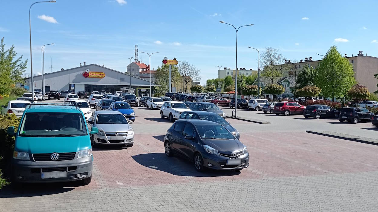 Bałagan przy Biedronce w Kolbuszowej? Na sesji Rady Miejskiej padły mocne słowa