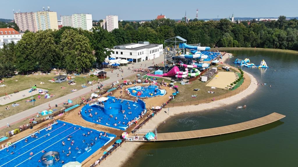 Basen Miejski „Frajda” zaprasza na wakacje! Bezpieczeństwo, nowa restauracja i mnóstwo atrakcji