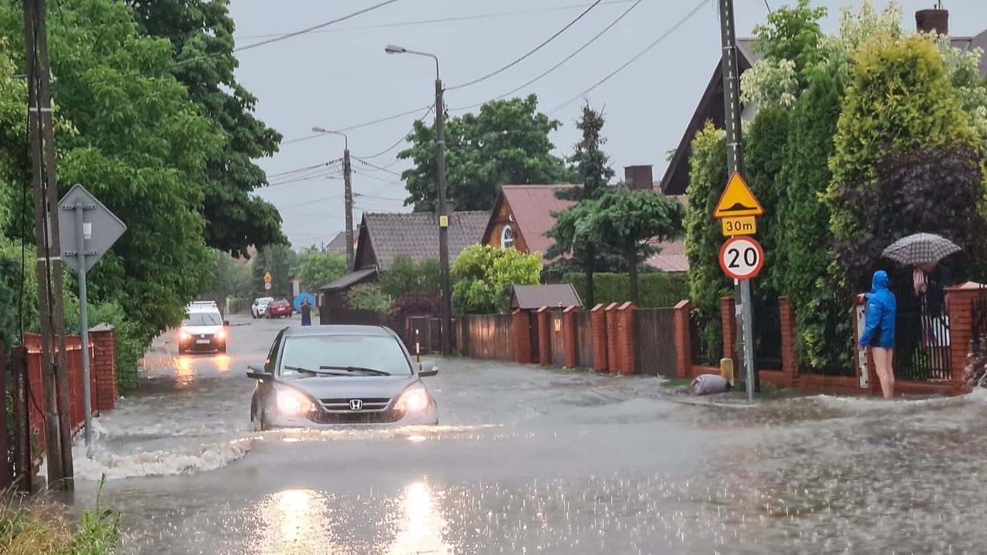 Białystok. Zamiast przeciwdziałać zalewaniu i bezczelności deweloperów pytają o…,,zmiany klimatu”