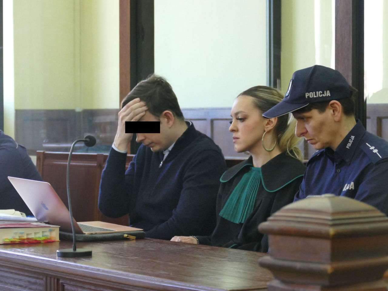 Biegły zmierza do sądu po wypadku na A1. Sebastian M. drży na samą myśl. To jego opinia pogrążyła Łukasza Żaka