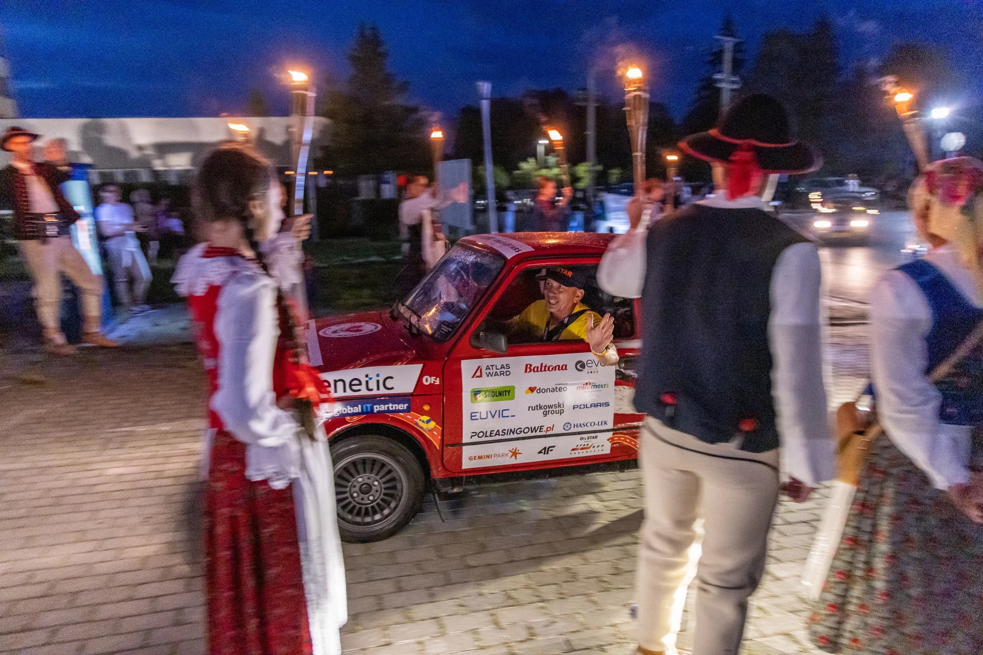 Bielsko-Biała: 60 Fiatów 126p zebrało prawie 2 mln zł dla dzieci poszkodowanych w wypadkach