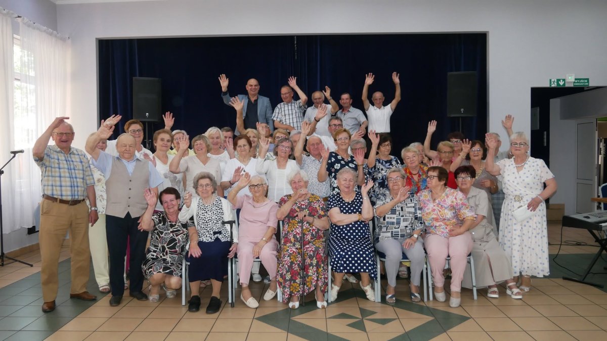 Biesiada senioralna zwieńczyła projekt „Jesień życia – wiosna aktywności” w Jeziorach Wielkich