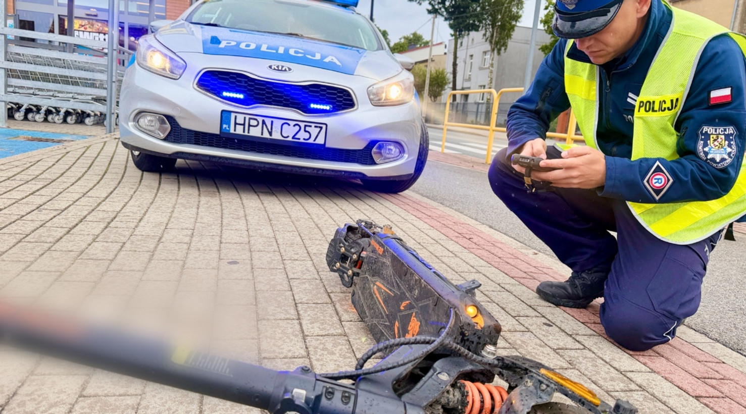 Blisko 3 promile na hulajnodze. Policjanci przerwali niebezpieczną jazdę
