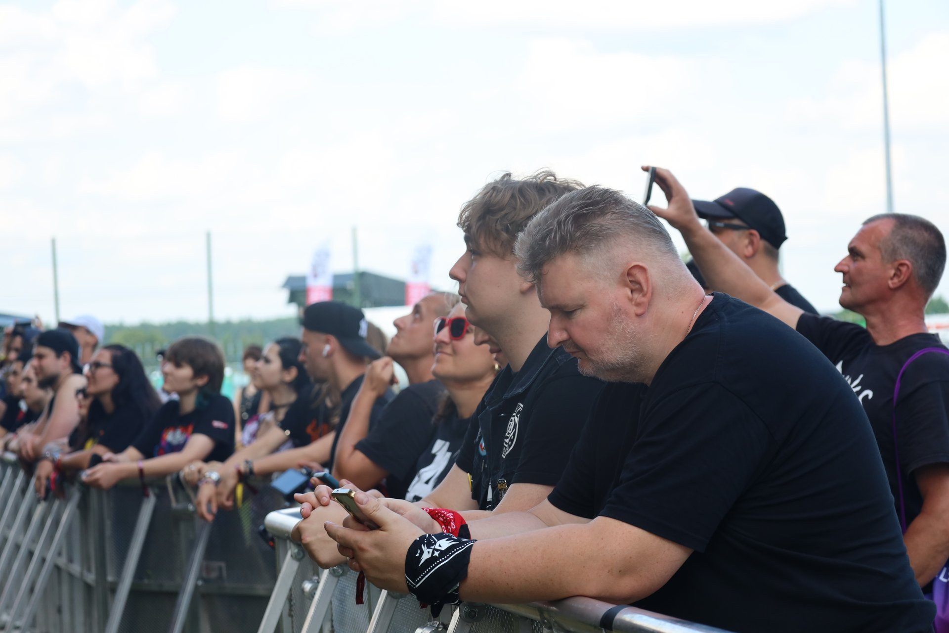 Błoto ich nie pokona! Jarocin Festiwal wraca do gry po wczorajszej ulewie