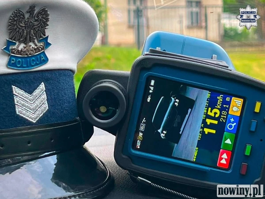 BMW pędziło przez Połomię 115 km/h. Kierowca był też poszukiwany przez sąd