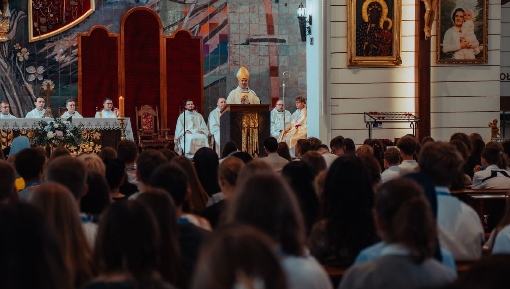 Bp Suchodolski do stypendystów: Każdy ma stać się kimś, kogo świat jeszcze nie widział!