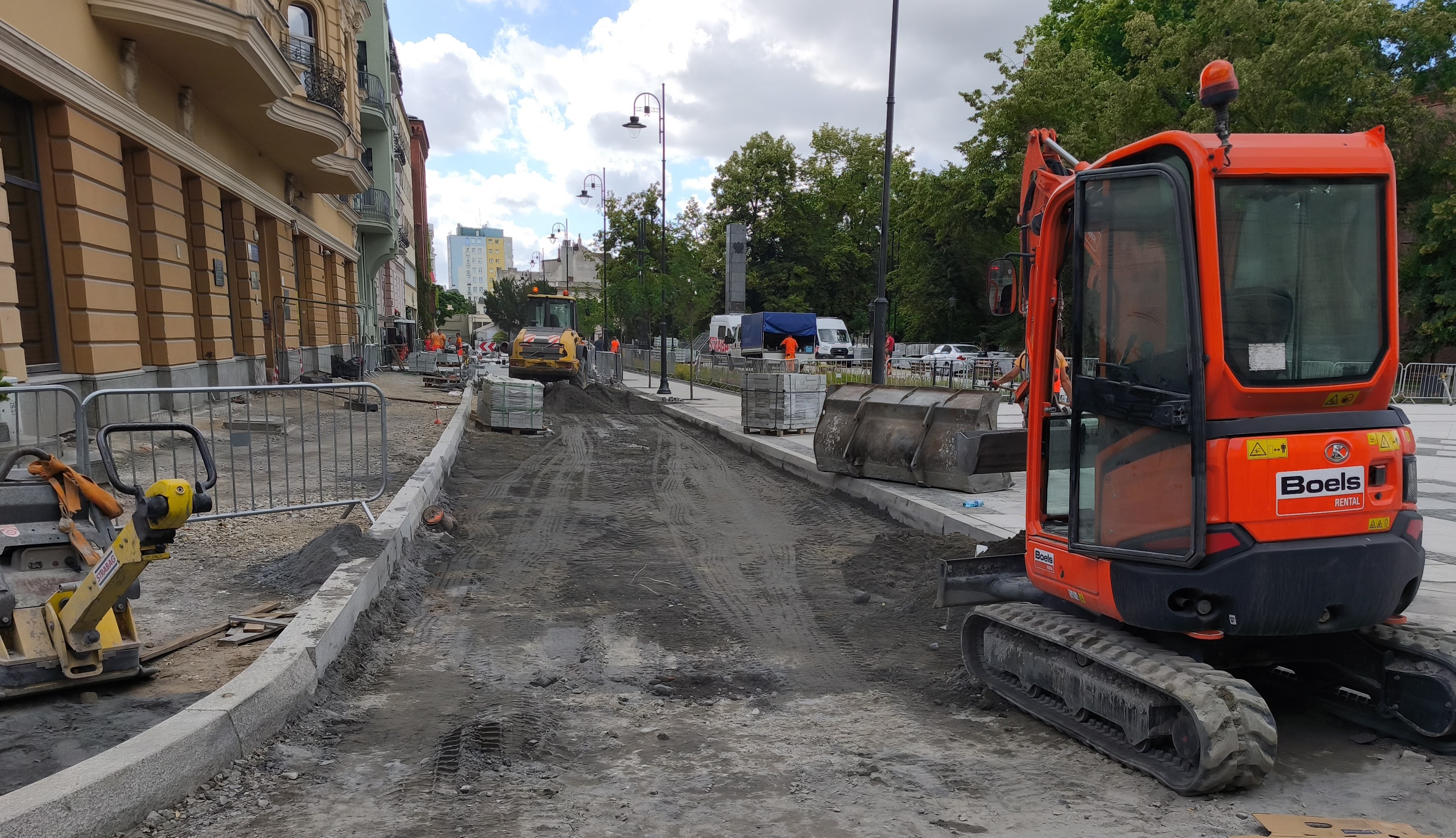 Brak dojazdu do garaży i parkingu. Z tym mierzą się mieszkańcy kamienicy przy Placu Wolności w Bydgoszczy