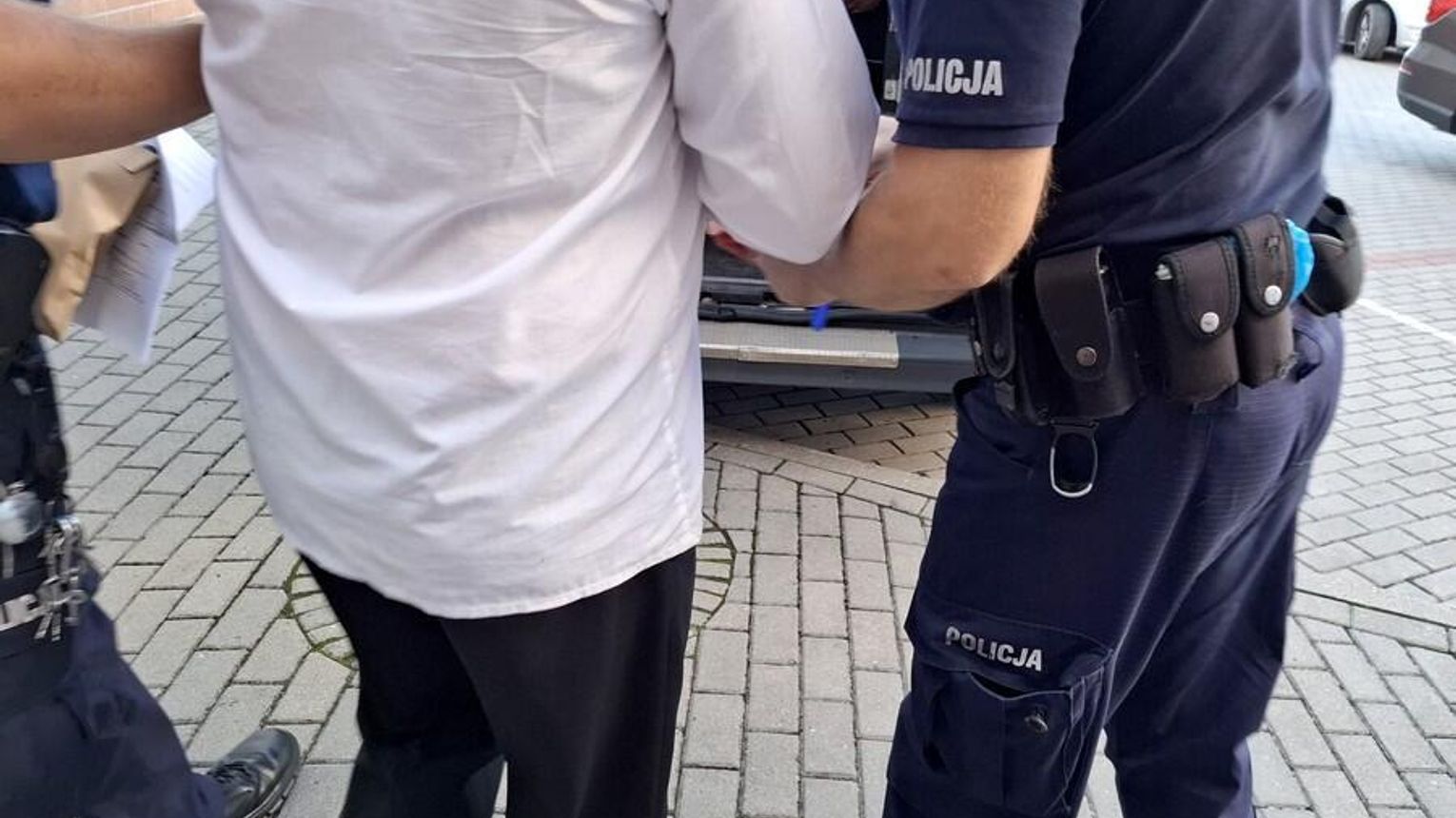 Brutalne pobicie w lesie pod Kaliskami. Zaatakowali go, gdy zbierał jagody