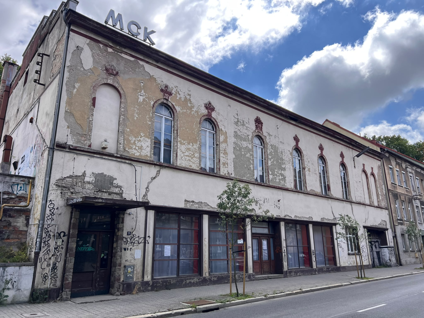 Budynek MCK idzie pod młotek. "Lokalizacja bardzo dobra dla mieszkaniówki"