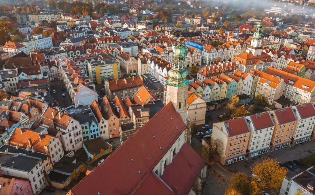 Burze w Karpaczu i powiecie karkonoskim. IMGW wydał ostrzeżenie