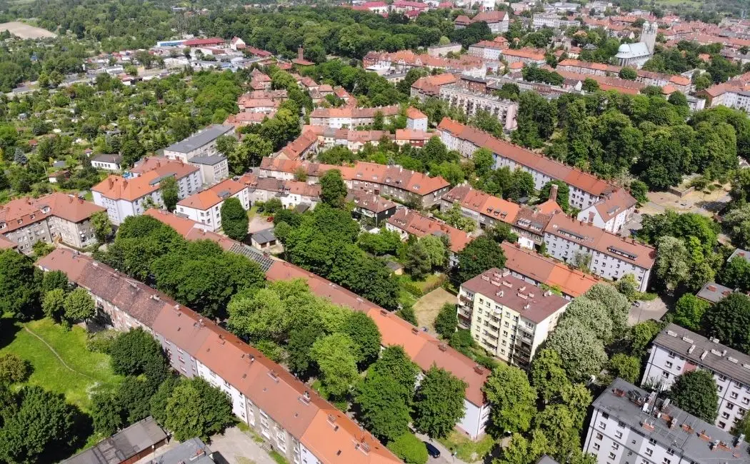 Burze z gradem w Bytomiu. Wieczorem możliwy ulewny deszcz i silny wiatr